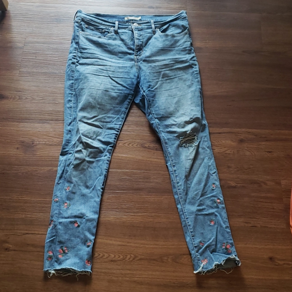 Floral Embroidered Levi's 311